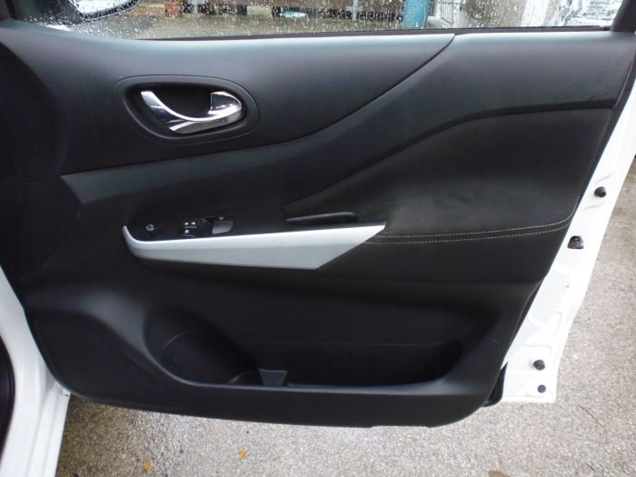Nissan Navara King Cab Pick Up Acenta 2.3dCi 160 4WD Pick Up Diesel White