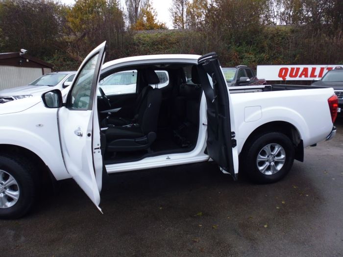 Nissan Navara King Cab Pick Up Acenta 2.3dCi 160 4WD Pick Up Diesel White