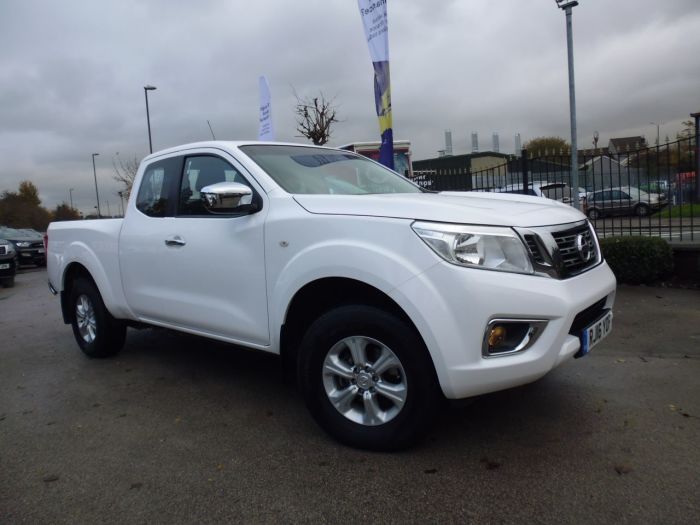 Nissan Navara King Cab Pick Up Acenta 2.3dCi 160 4WD Pick Up Diesel White
