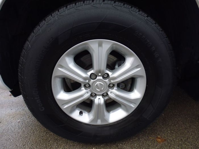 Nissan Navara King Cab Pick Up Acenta 2.3dCi 160 4WD Pick Up Diesel White