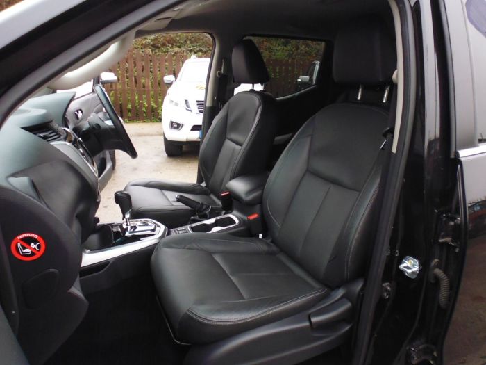 Nissan Navara Double Cab Pick Up Tekna 2.3dCi 190 4WD Auto Pick Up Diesel Black