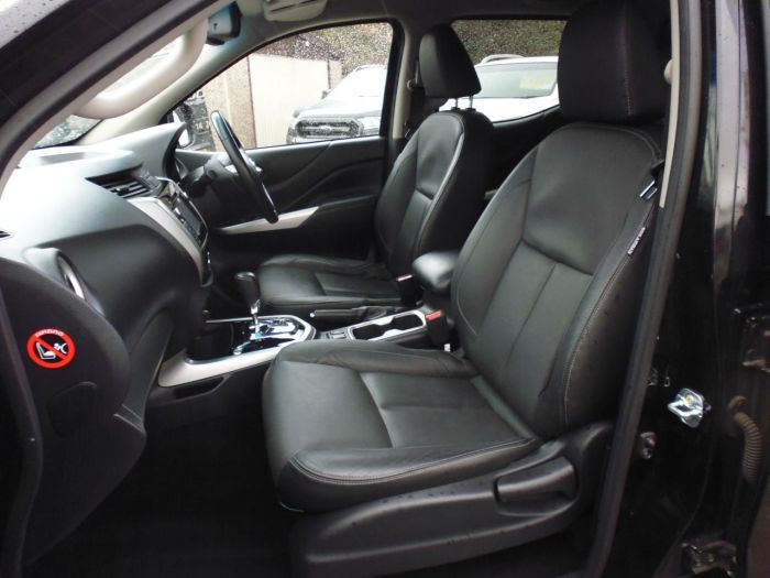 Nissan Navara Double Cab Pick Up Tekna 2.3dCi 190 4WD Auto Pick Up Diesel Black