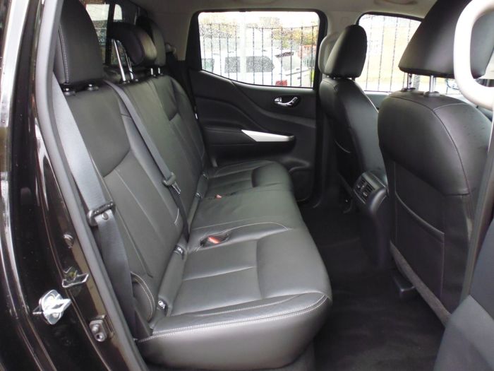Nissan Navara Double Cab Pick Up Tekna 2.3dCi 190 4WD Auto Pick Up Diesel Black