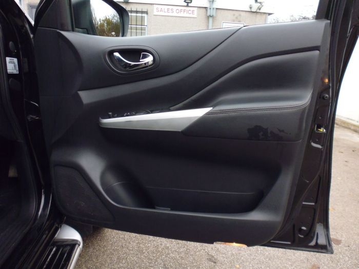 Nissan Navara Double Cab Pick Up Tekna 2.3dCi 190 4WD Auto Pick Up Diesel Black