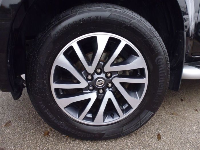 Nissan Navara Double Cab Pick Up Tekna 2.3dCi 190 4WD Auto Pick Up Diesel Black
