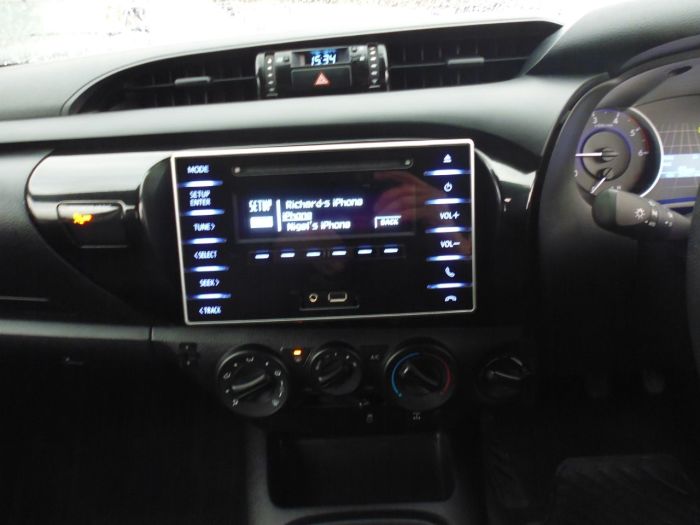 Toyota Hilux Active D/Cab Pick Up 2.4 D-4D Pick Up Diesel White