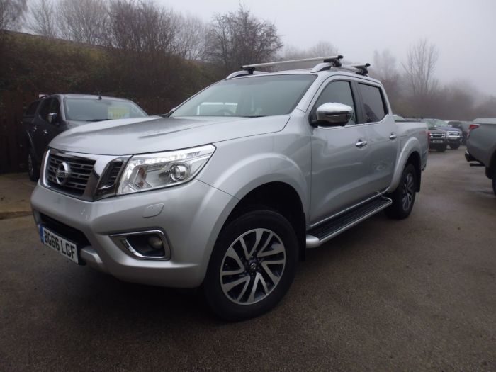Nissan Navara Double Cab Pick Up Tekna 2.3dCi 190 4WD Auto Pick Up Diesel Silver