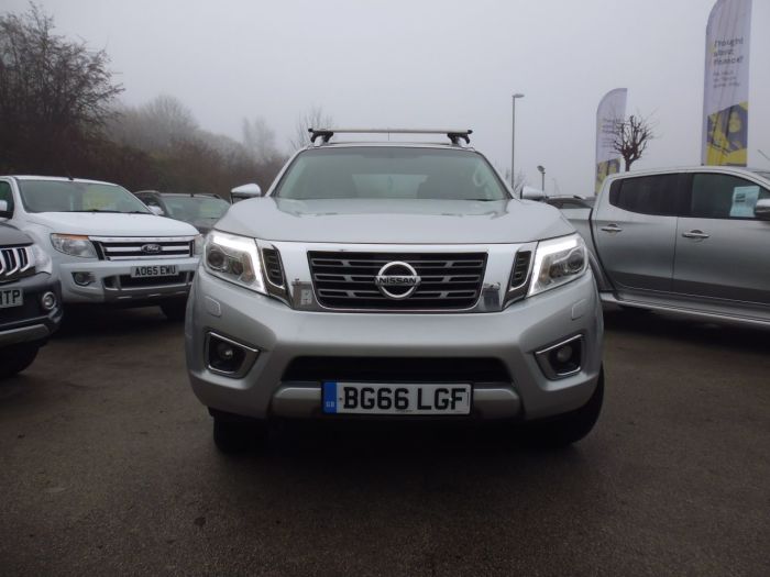 Nissan Navara Double Cab Pick Up Tekna 2.3dCi 190 4WD Auto Pick Up Diesel Silver