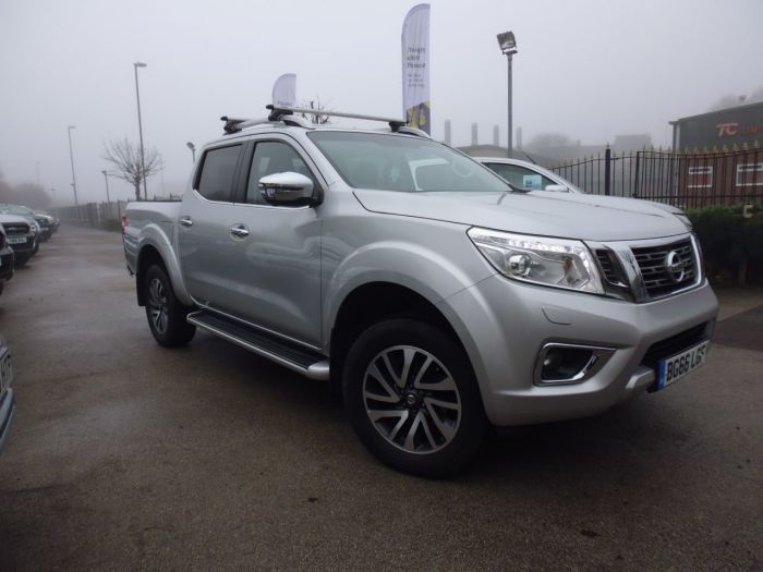 Nissan Navara Double Cab Pick Up Tekna 2.3dCi 190 4WD Auto Pick Up Diesel Silver