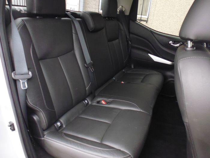 Nissan Navara Double Cab Pick Up Tekna 2.3dCi 190 4WD Auto Pick Up Diesel Silver