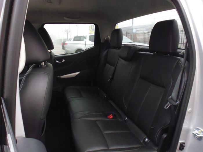 Nissan Navara Double Cab Pick Up Tekna 2.3dCi 190 4WD Auto Pick Up Diesel Silver