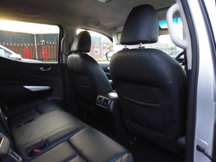 Nissan Navara Double Cab Pick Up Tekna 2.3dCi 190 4WD Auto Pick Up Diesel Silver