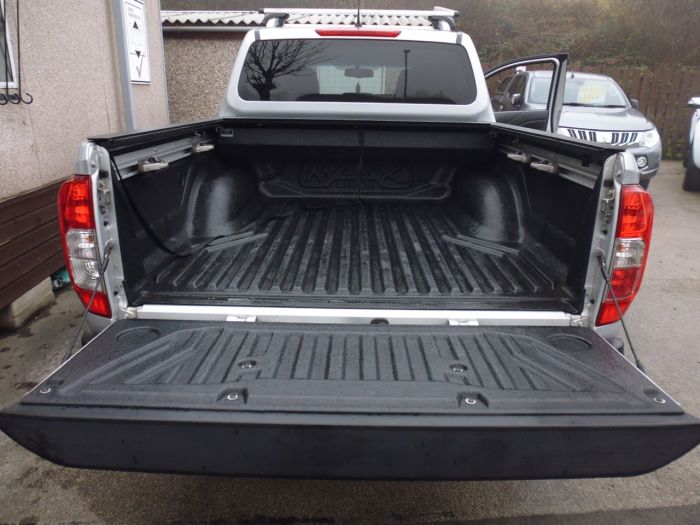 Nissan Navara Double Cab Pick Up Tekna 2.3dCi 190 4WD Auto Pick Up Diesel Silver