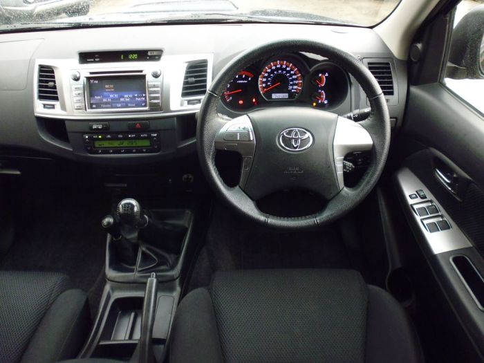 Toyota Hilux Invincible D/Cab Pick Up 3.0 D-4D 4WD 171 Pick Up Diesel Grey
