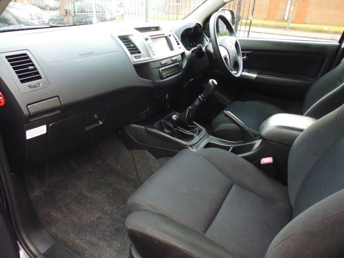 Toyota Hilux Invincible D/Cab Pick Up 3.0 D-4D 4WD 171 Pick Up Diesel Grey