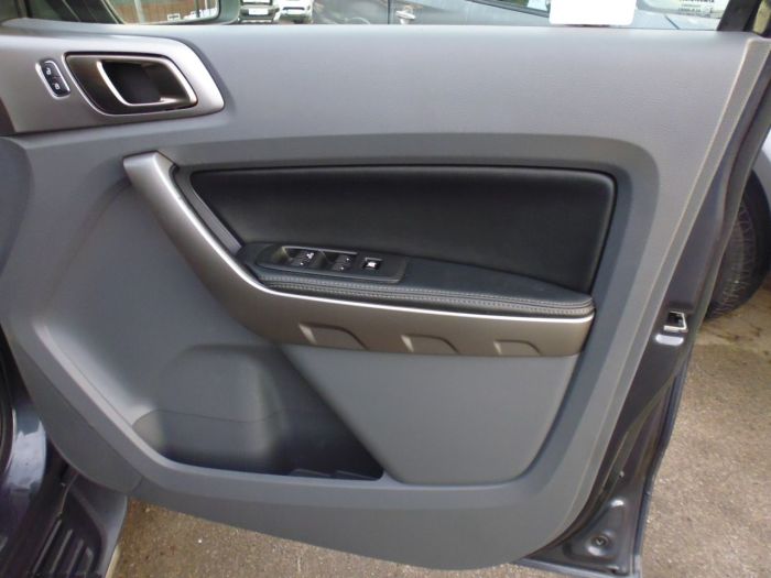 Ford Ranger Pick Up Double Cab Limited 1 3.2 TDCi 200 Pick Up Diesel Grey